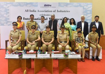 AIAI felicitates brave lady police officers for their role in controlling pandemic